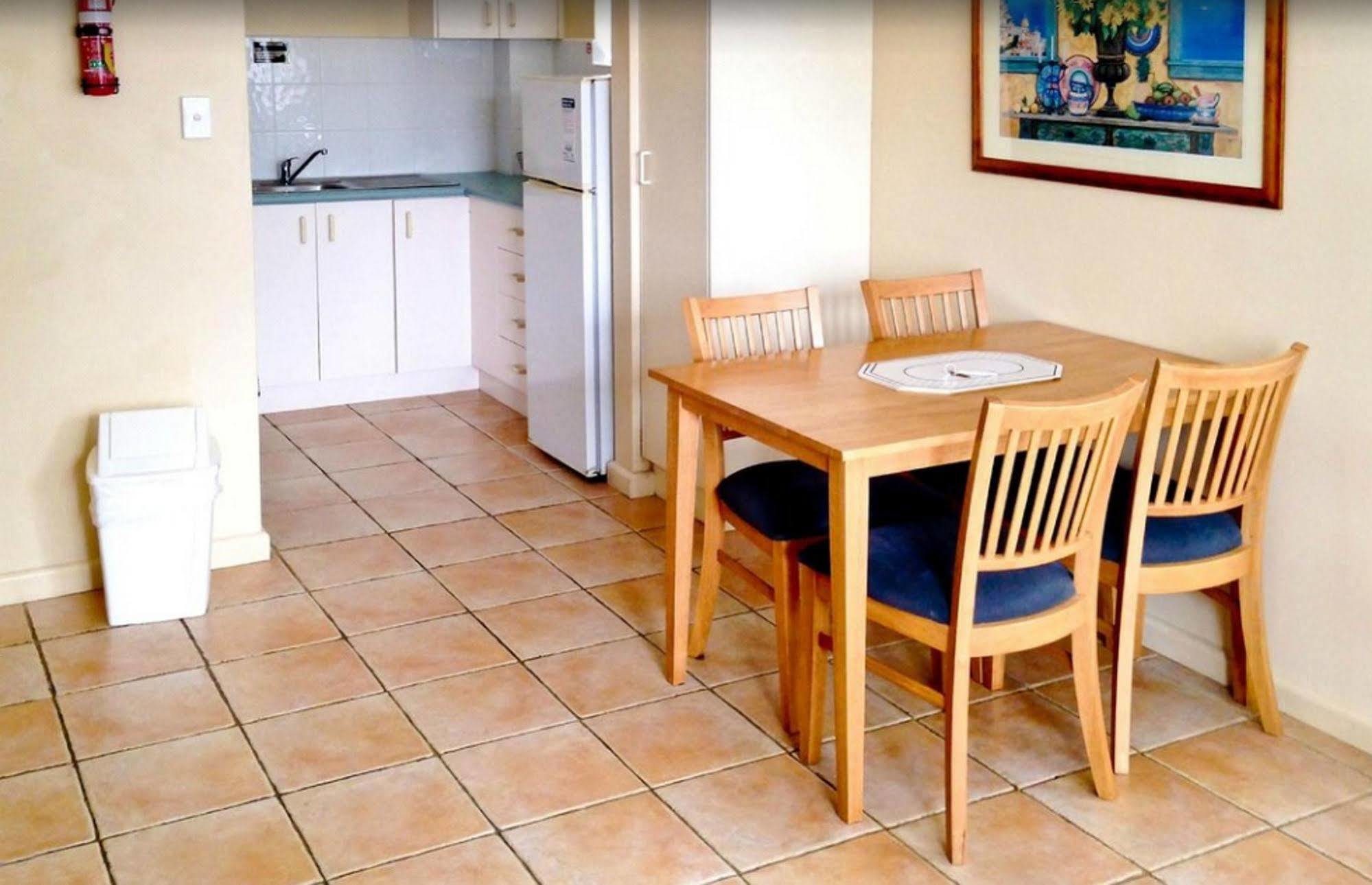 Oxley Cove Holiday Apartment พอร์ตแมคควอรี ภายนอก รูปภาพ